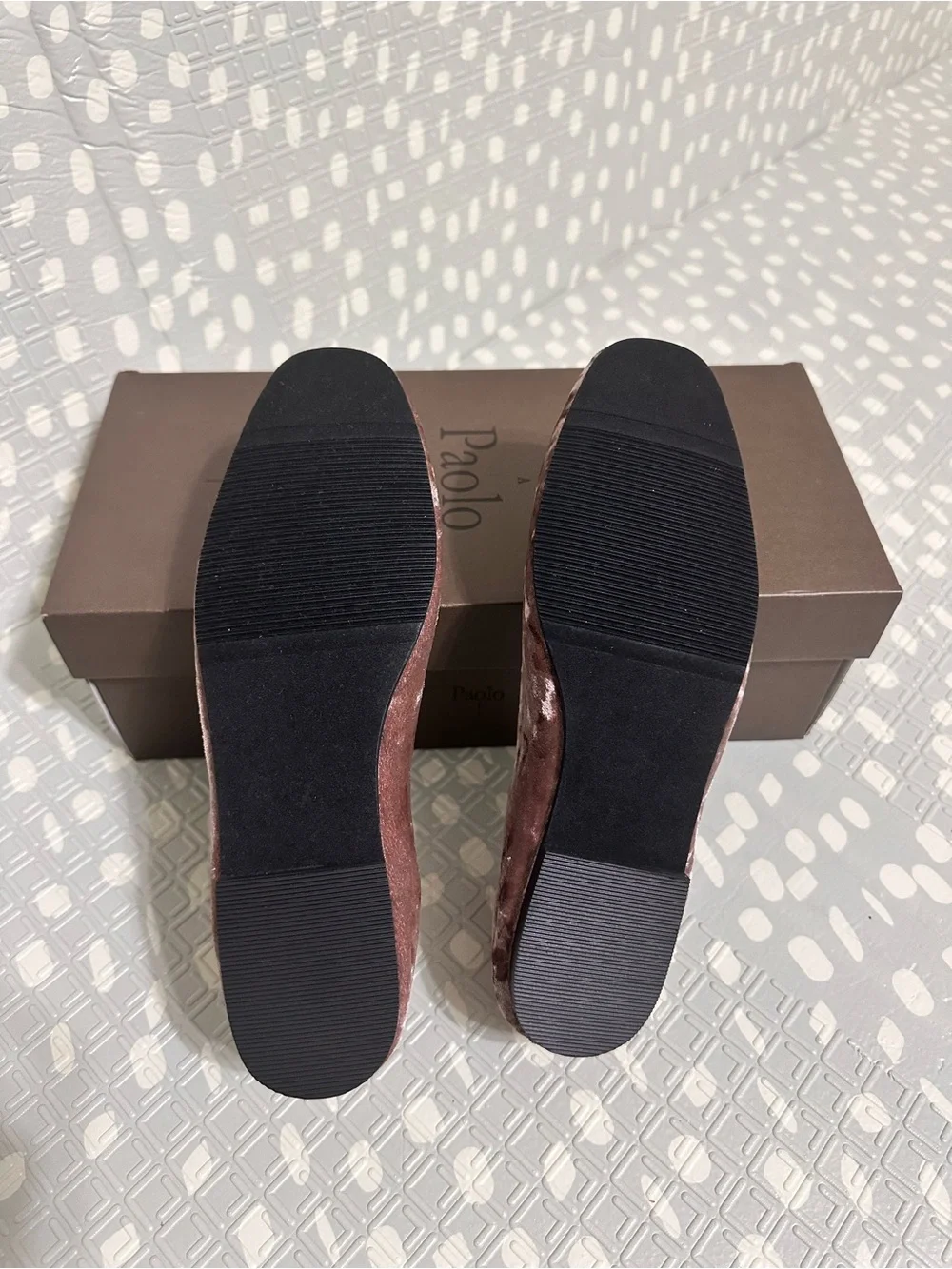 Línea Paolo Mauve Velvet Crystal-Buckle Ballet Flats